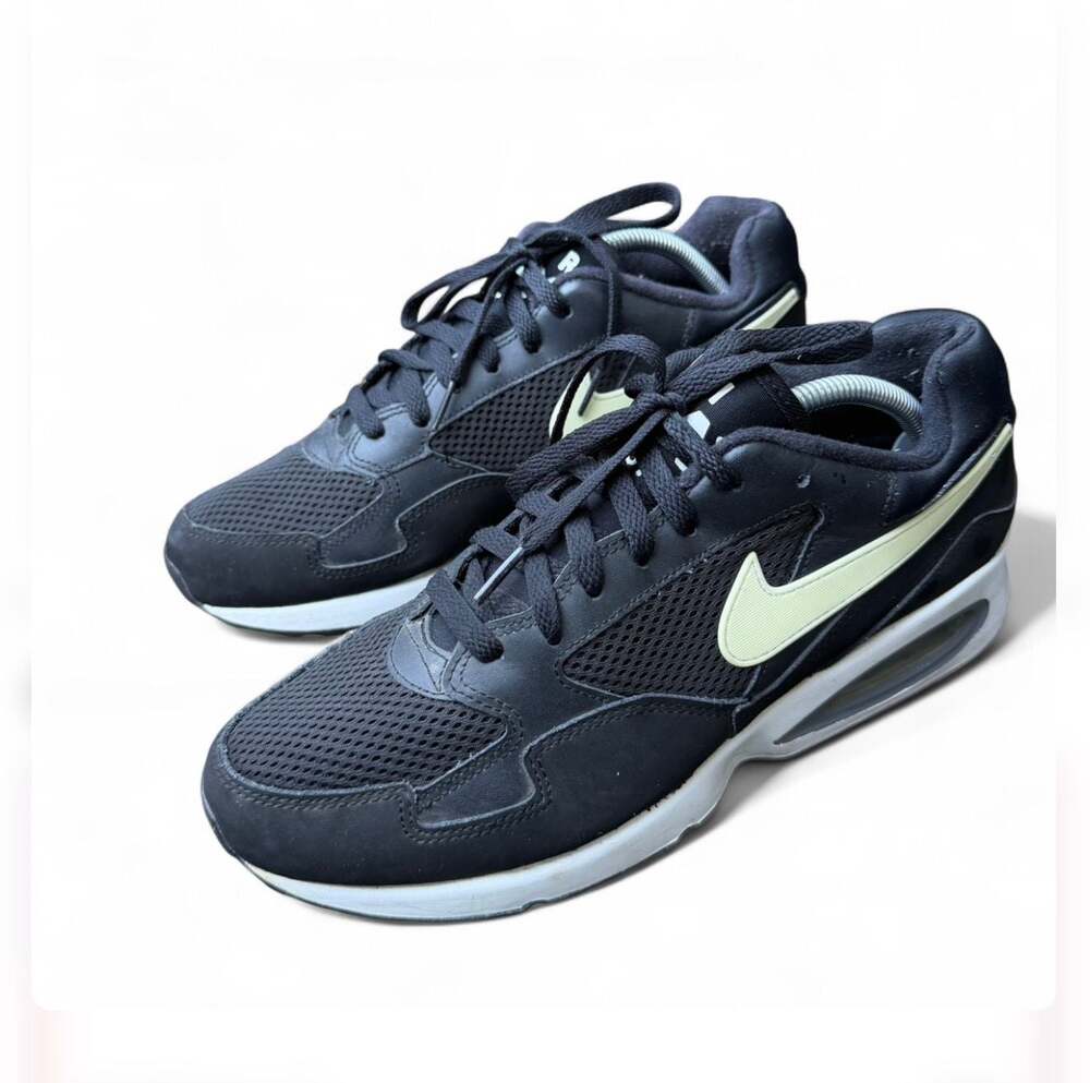 Size 10 Nike Air Max ST International Black White Running